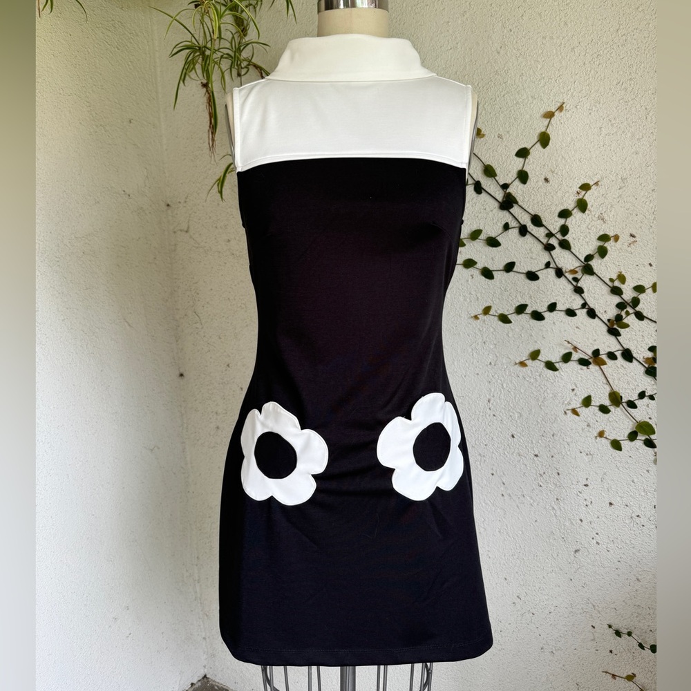 Unique Vintage 70s flower dress
